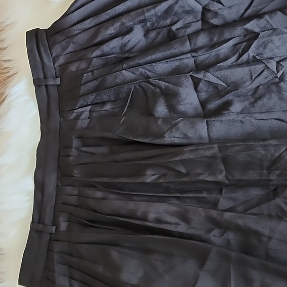 Aritzia Talula pleated skirt size small - Picture 2 of 3